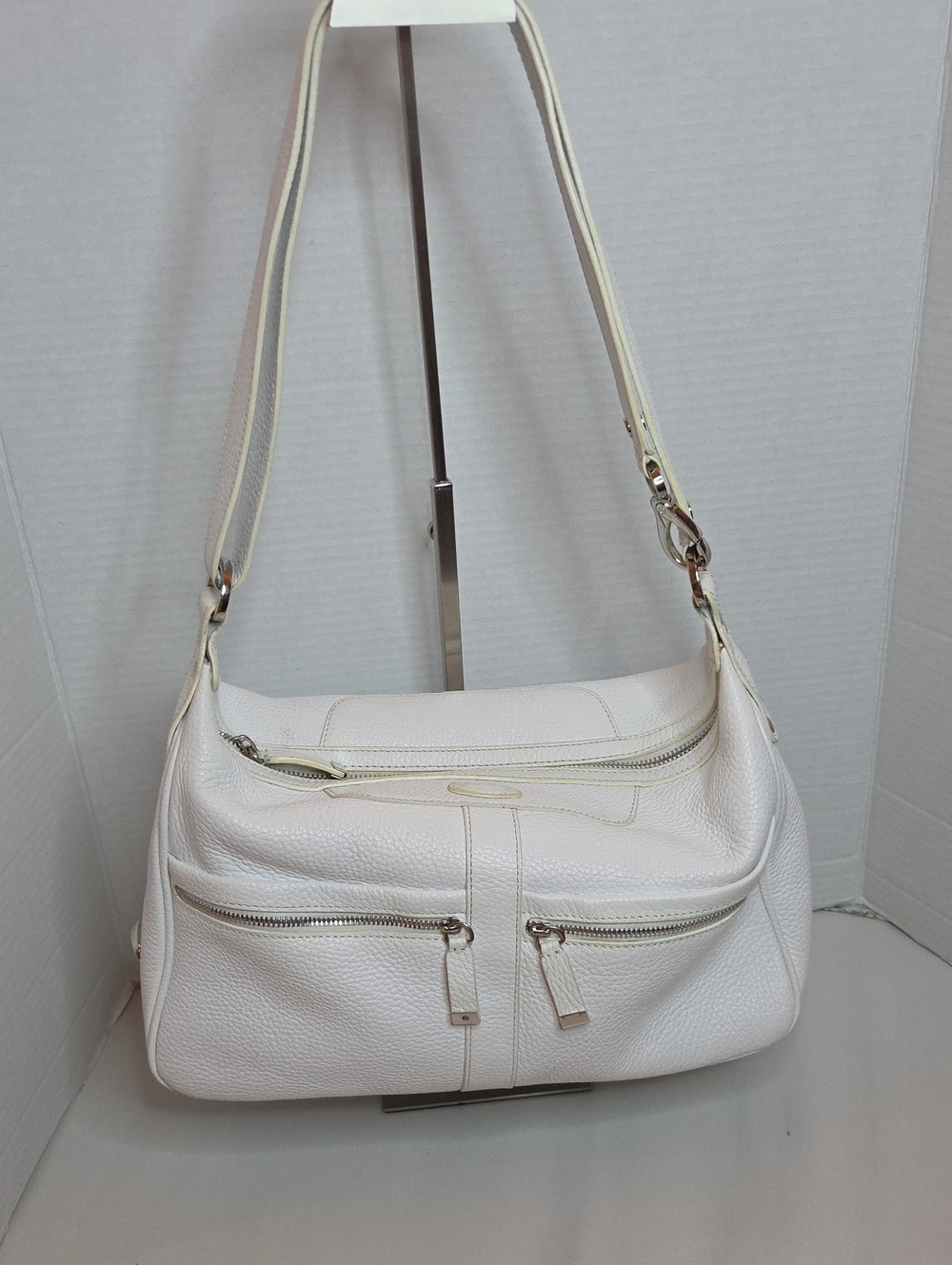 Tod's White Leather Shoulder Bag with Silver-Tone Hardware